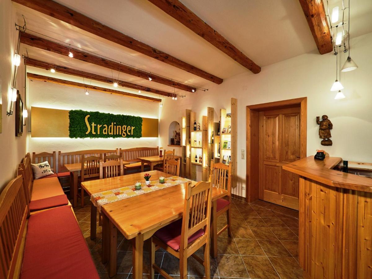 Asbacher Klosterkeller Stratzing Esterno foto